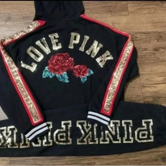 PINK VS 2017 FASHION SHOW BLING ROSES
HOODIE AND JOGGERS SET L - Picture 6 of 9